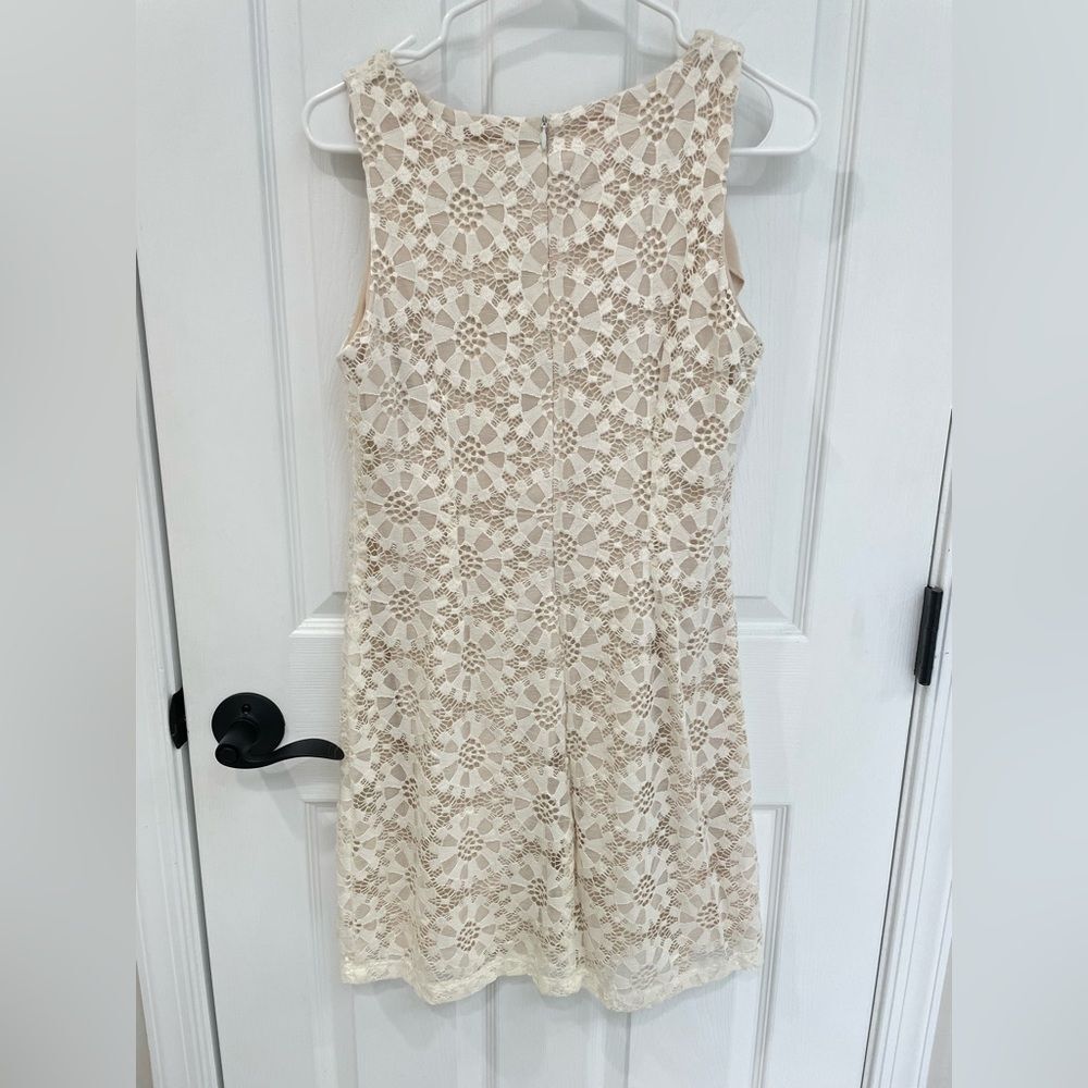 Ronni Nicole Ivory Cream Floral Lace Crew Neck Sleeveless Mini Dress Size 6P - Picture 2 of 6